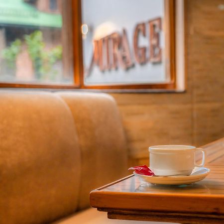 Hotel Mirage Srīnagar Dış mekan fotoğraf