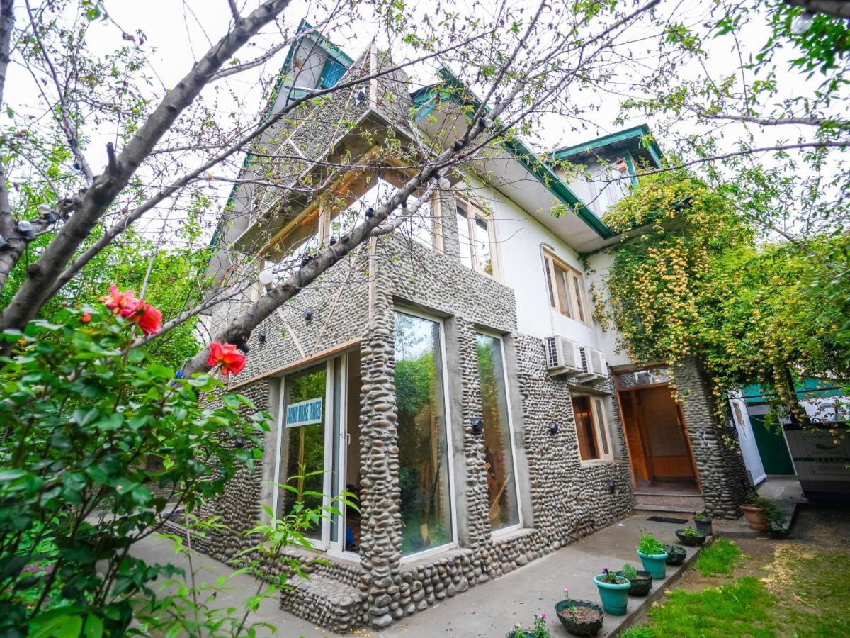 Hotel Mirage Srīnagar Dış mekan fotoğraf