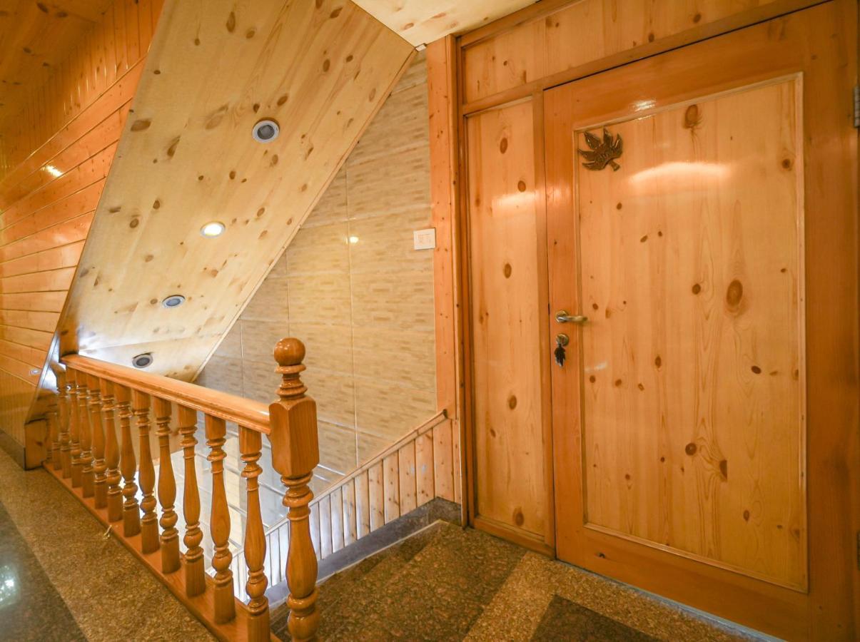 Hotel Mirage Srīnagar Dış mekan fotoğraf