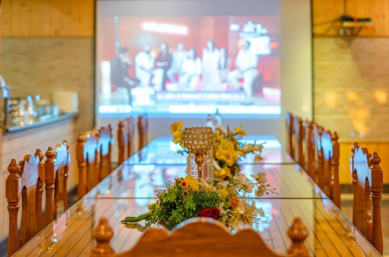 Hotel Mirage Srīnagar Dış mekan fotoğraf