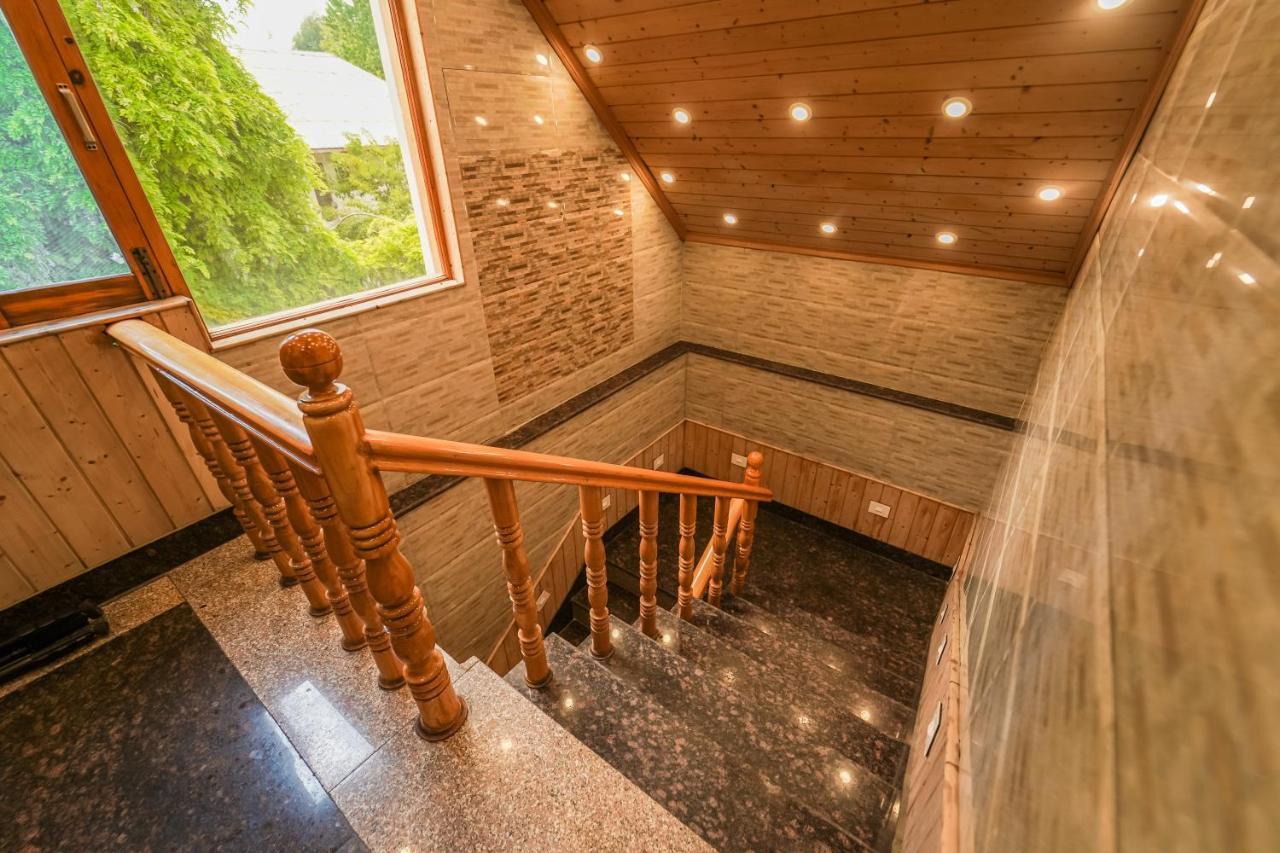 Hotel Mirage Srīnagar Dış mekan fotoğraf