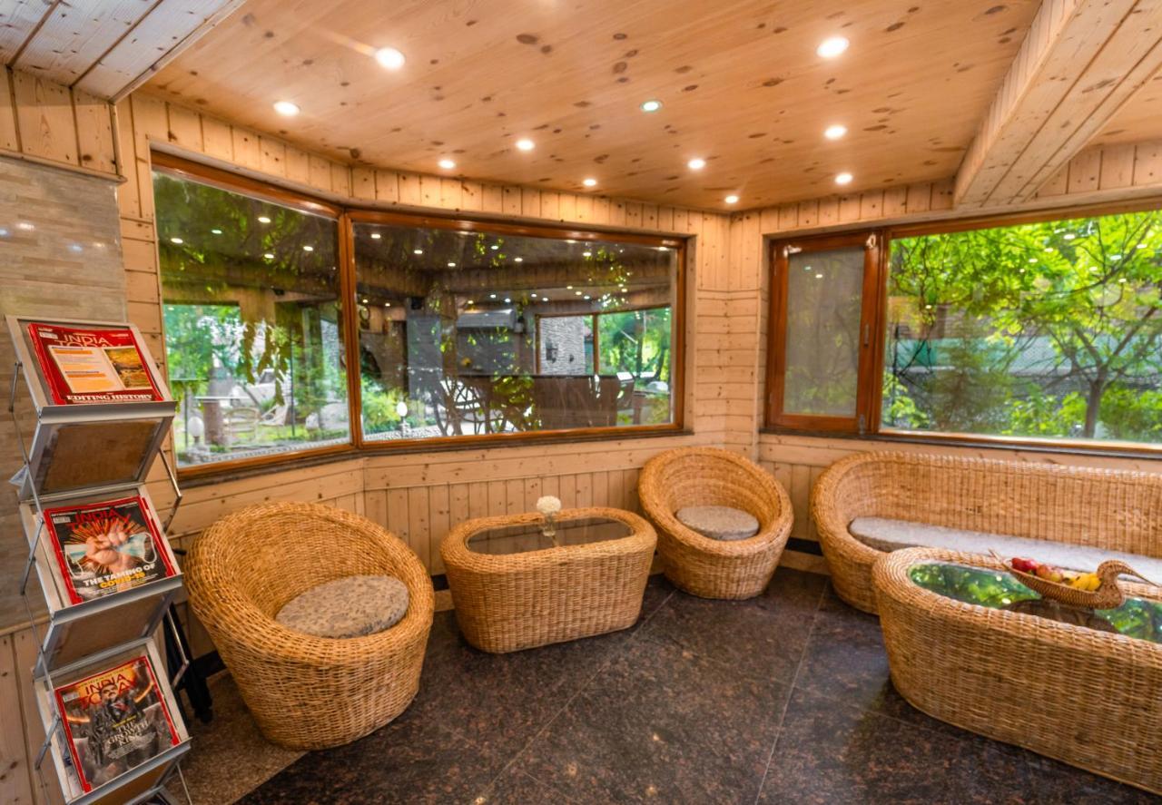 Hotel Mirage Srīnagar Dış mekan fotoğraf