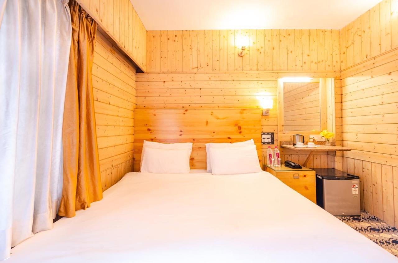 Hotel Mirage Srīnagar Dış mekan fotoğraf