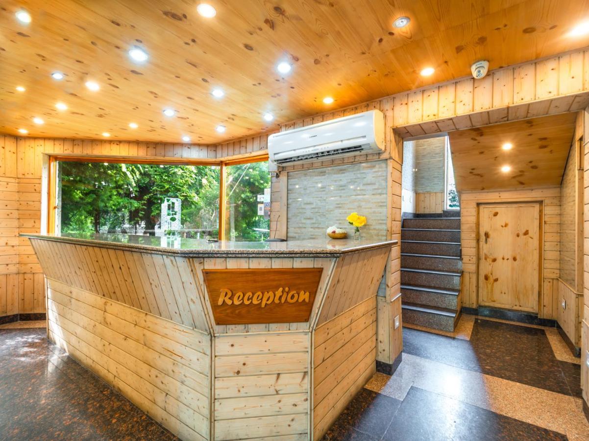 Hotel Mirage Srīnagar Dış mekan fotoğraf