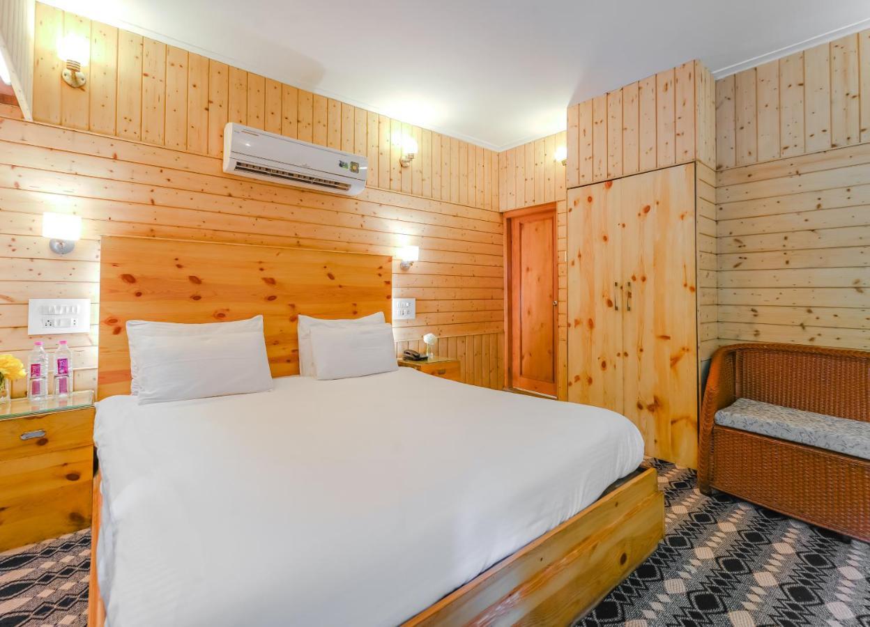 Hotel Mirage Srīnagar Dış mekan fotoğraf