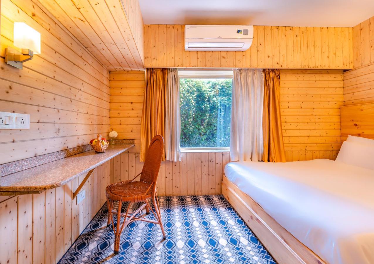Hotel Mirage Srīnagar Dış mekan fotoğraf