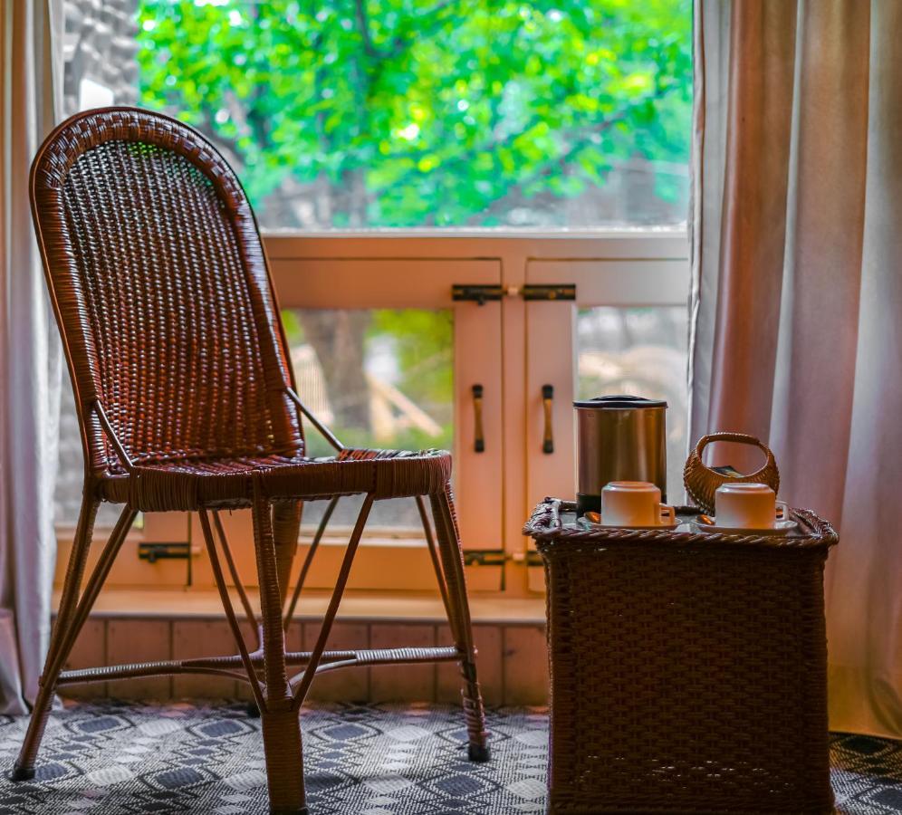 Hotel Mirage Srīnagar Dış mekan fotoğraf