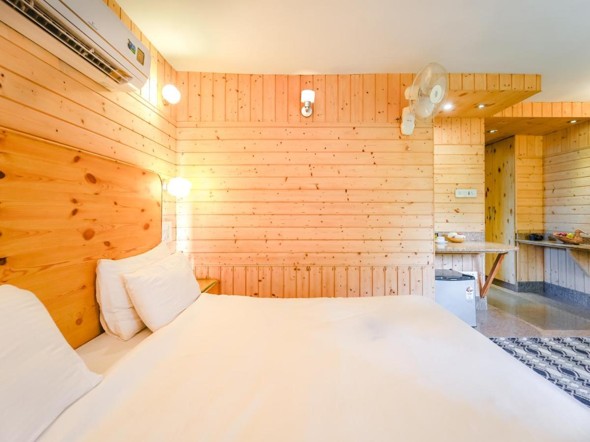 Hotel Mirage Srīnagar Dış mekan fotoğraf