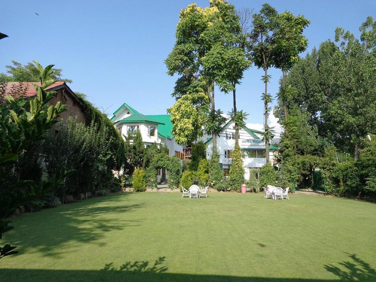 Hotel Mirage Srīnagar Dış mekan fotoğraf