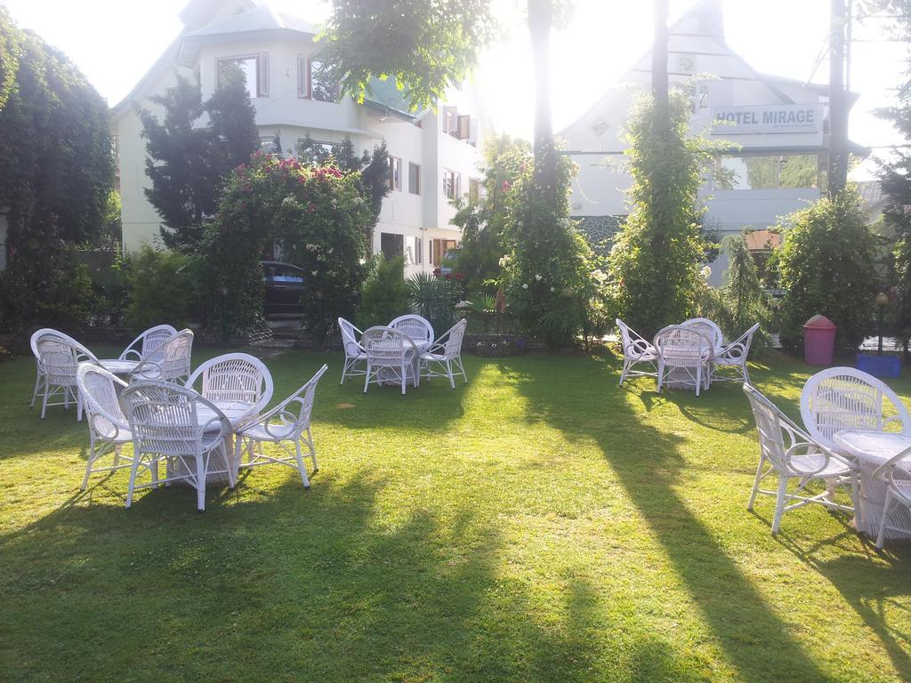 Hotel Mirage Srīnagar Dış mekan fotoğraf