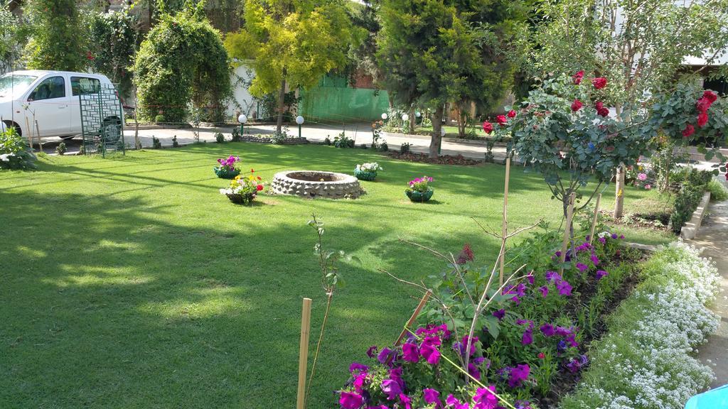 Hotel Mirage Srīnagar Dış mekan fotoğraf